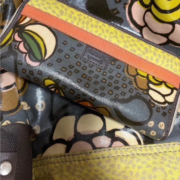 Chic Floral Shoulder Bag - Yellow and Brown 3 piece Key-Per Fossil Set Like New - Picture 10 of 16